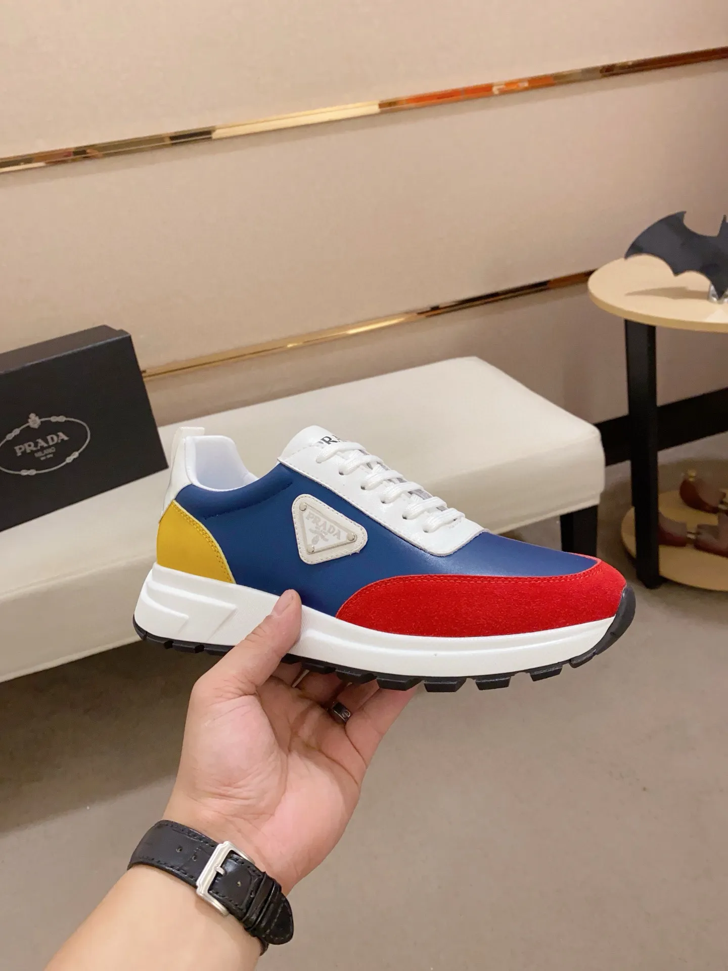 Men's shoes 💰: 500💰 [Prada～Prada] Trendy new styles are on the market. Same style as the official website. Counter quality. Original matching. [Strong] [Strong] Selected first-layer cowhide fabric. Comfortable and breathable sheepskin lining, fine workmanship, upper layer made of 100% pure cowhide, original last shape, comfortable on the feet, shoe sizes 38 to 44